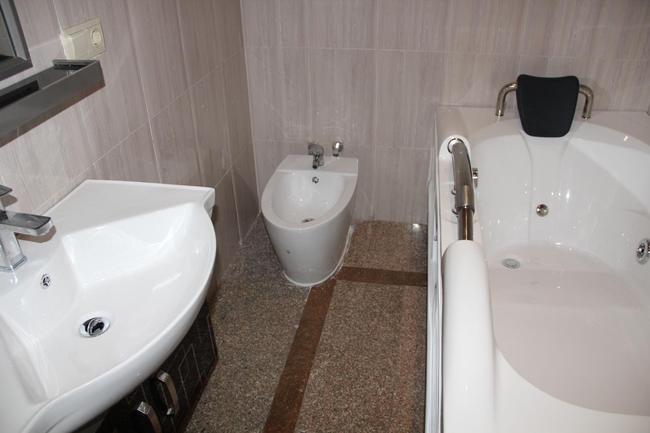Hotel Park Green Поти Экстерьер фото
